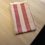 Viskestykke i halvdrejl.
Trend er bomuld 16/2 og islæt er halvt bomuld 16/2 og hør 16/1.