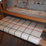 Viskestykke, som bliver vævet på en lille lervad skaftevæv.